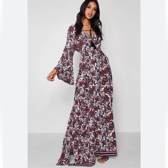 Boohoo Dresses & Skirts - Boohoo Paisley Print ROSIE FLUTE SLEEVE TASSEL TRIM MAXI DRESS